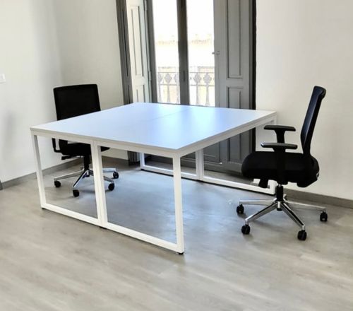 Mesa Strip de despacho con pie metalico moderno